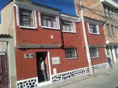 Hermosa Casa, calle Perú Altura Anselmo Tapia. Foto