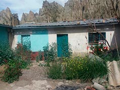 terreno con una vivienda  llojeta bajo Foto