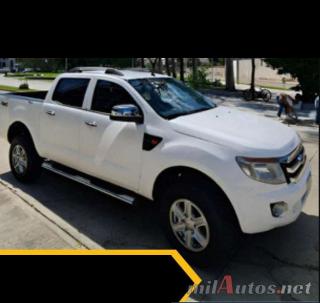 Hermosa camioneta Ford Ranger XLT Foto