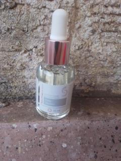 perfumes de mujer y cosméticos de cuidado personal Foto