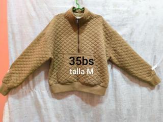 ropa abrigadora de dama Foto