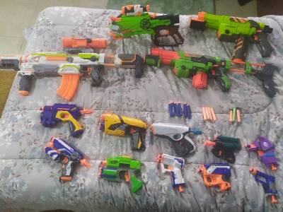 Subasto pistolas Nerf Santa Cruz Foto
