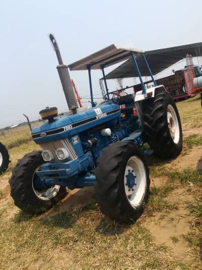 Vendo tractores e implementos agrícolas Foto