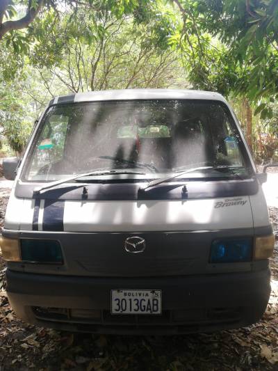 Minibus Bongo Mazda Foto