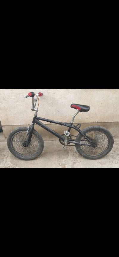 En venta bicicleta BMX en perfecto estado Foto