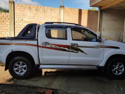 EN VENTA CAMIONETA HAILUX 4×4 Foto