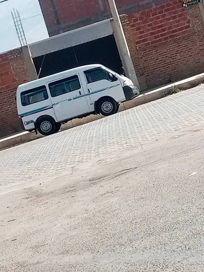 Nissan vanet minibus Foto