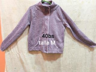 ropa abrigadora de dama Foto