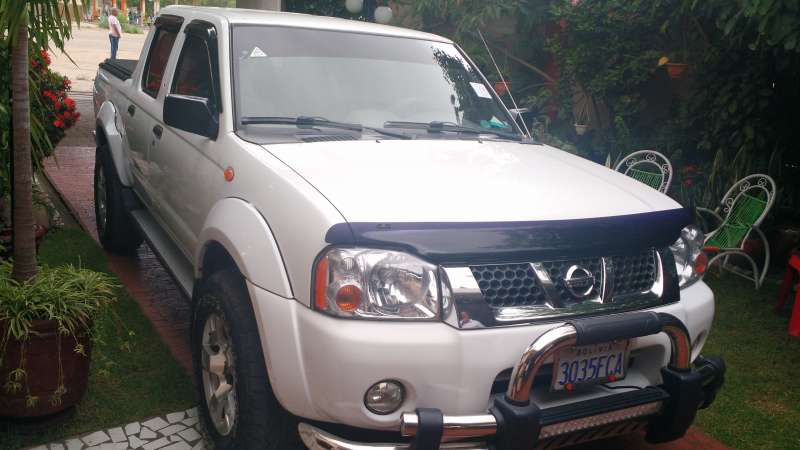 CAMIONETA NISSAN FRONTIER 4x4 2013