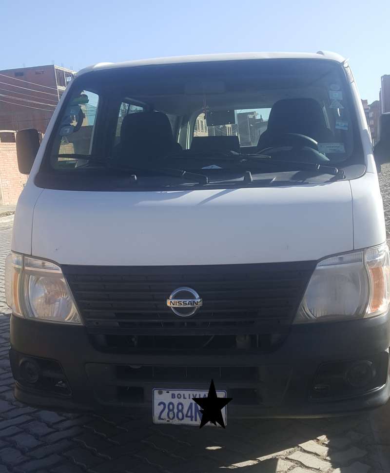 MINIBUS NISSAN URVAN MOD 2008 SOLO GASOLINA Foto