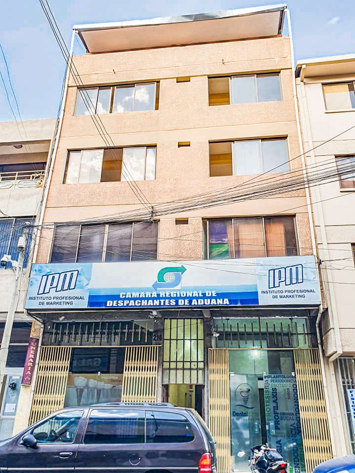 Centrico edificio comercial en alquiler Foto